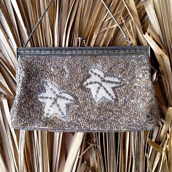 Vintage Beaded Purse Silver and White Clambshell with Chain Mid-Century - Picture 5 of 5